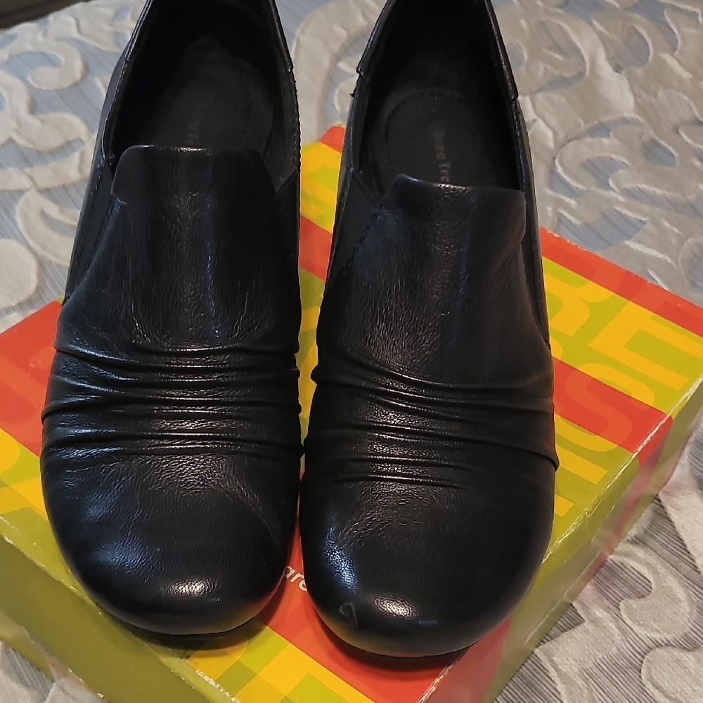 BareTraps Black Leather Casual Dress Shoe